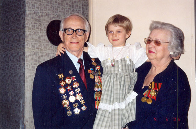 2005 год. Прадедушка, прабабушка и я
